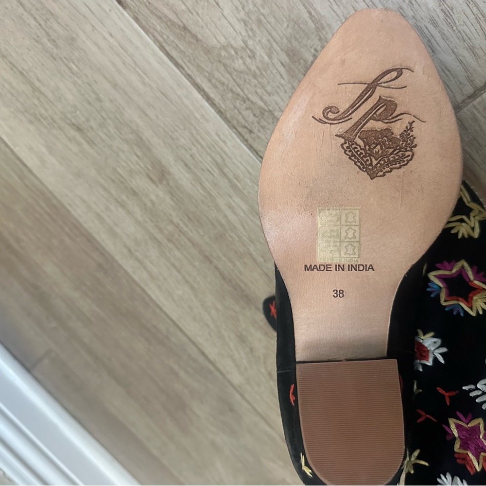 NWT Free People Embroidered Black Ankle Boots - Picture 7 of 9